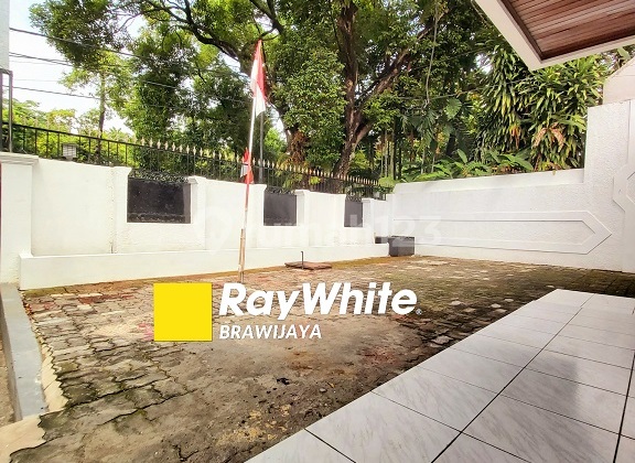 House in Senopati, Kebayoran Baru, near SCBD, available for rent as a Silent Office.