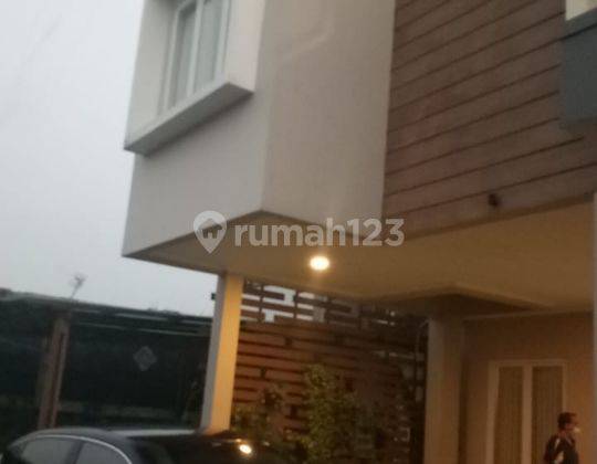 rumah mewah murah di Tebet 3 lantai 1