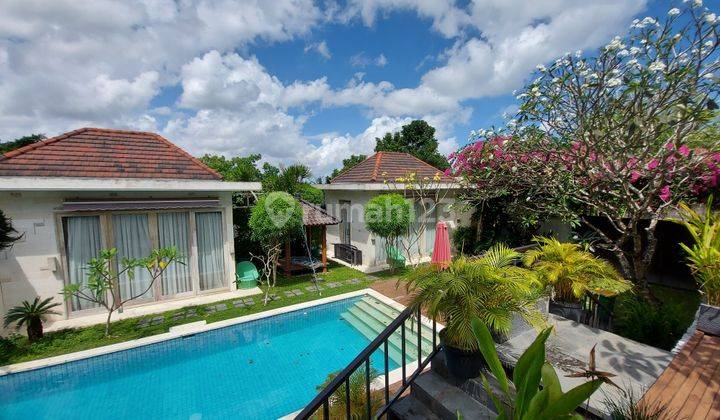 4 Bedroom Tropical Villa in Pantai nyanyi 1