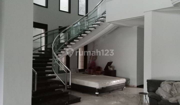 rumah mewah long golf view graha family dekat Citraland,Pakuwon indah