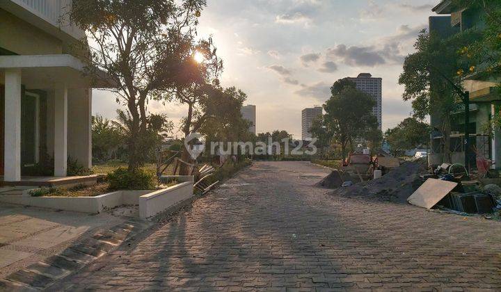 Rumah baru 2 lantai di cluster solo baru 2