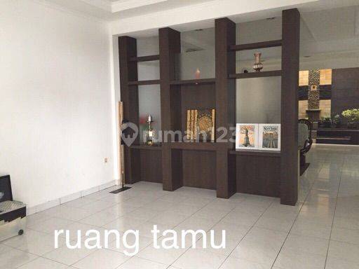 Rumah Terawat siap huni di Tomang Jakarta barat 1