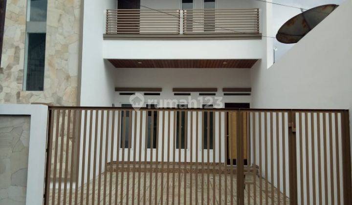 Rumah Cantik Minimalis tengah kota Bandung 1