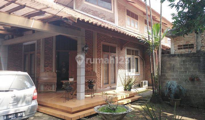 Rumah Bambu Apus Taman Luas 2 Km Tol 1