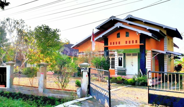 Nice House Large Land. Strategic Location in Karangpandan, Karanganyar.