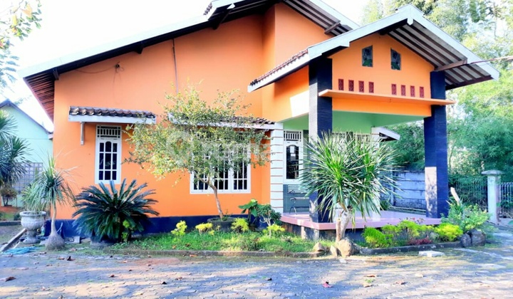 Nice House Large Land. Strategic Location in Karangpandan, Karanganyar.