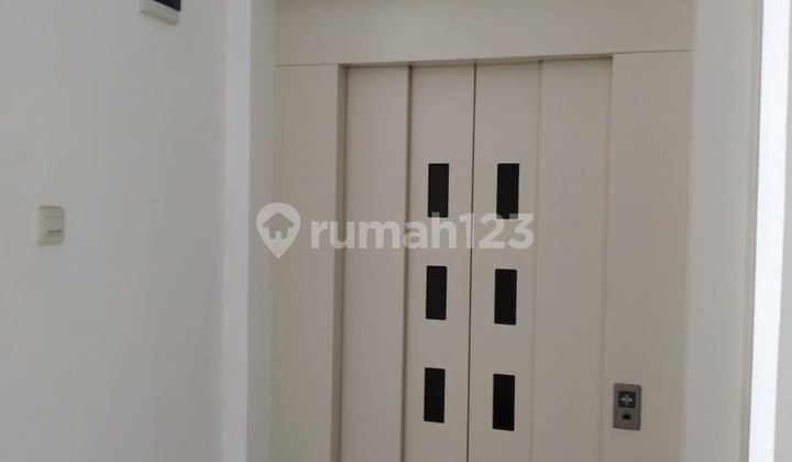 Rumah di Kemang Dalam Jakarta Selatan 2