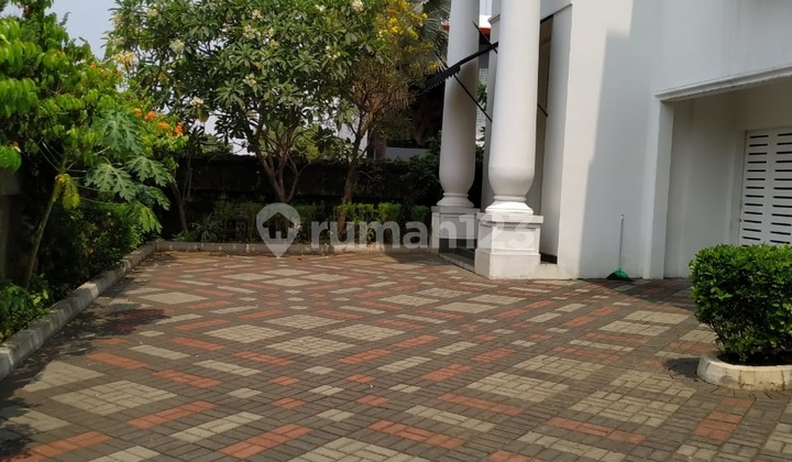 Rumah di Kemang Dalam Jakarta Selatan