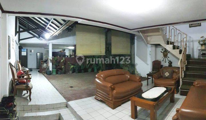 Rumah dengan 9 Kamar di Buah Batu 1