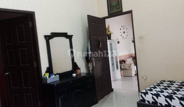 Rumah mewah 2 lantai dengan halaman luas bonus 5 kamar kost 2