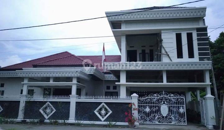Rumah mewah 2 lantai dengan halaman luas bonus 5 kamar kost 1