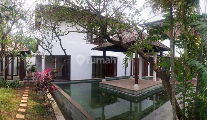 Rumah Tropikal Eksklusif dalam Compleks bernuansa Resort di Cilandak 2