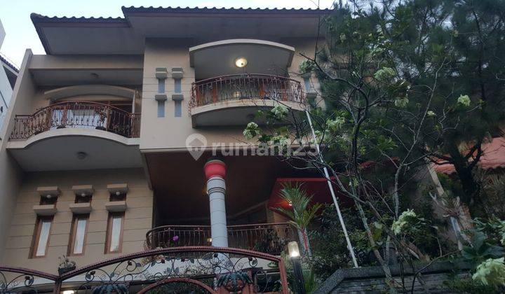 Rumah 3 Lantai Bagus Sertifikat Hak Milik di Gegerkalong, Bandung 1