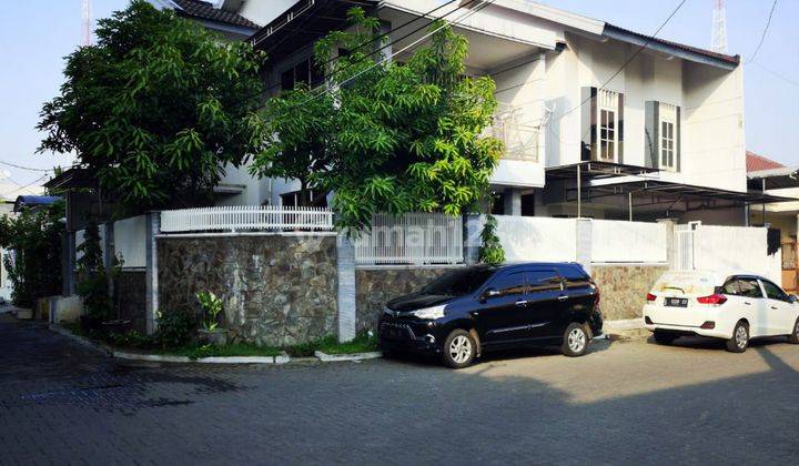 Rumah 2 Lantai Bagus Semi Furnished Sertifikat Hak Milik di Simpang Darmo Permai Selatan, Surabaya 1