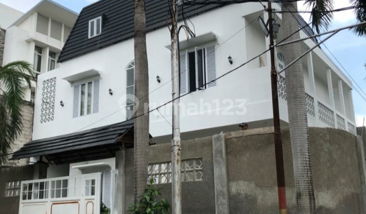 Rumah Modern Posisi Hook di Pelepah Elok Kelapa Gading 1