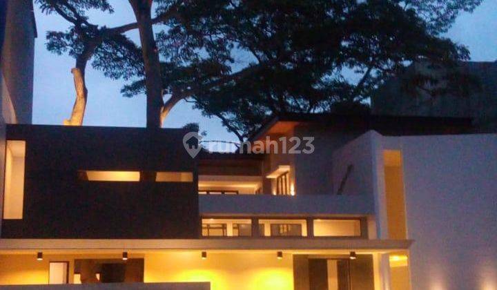 Rumah Mewah 2 lantai, ruangan didesign view kolam renang di Gading Serpong 1