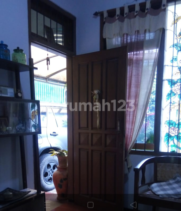 Rumah Asri Depan Belakang Ada Taman Akses Jalan Sangat Lebar 2