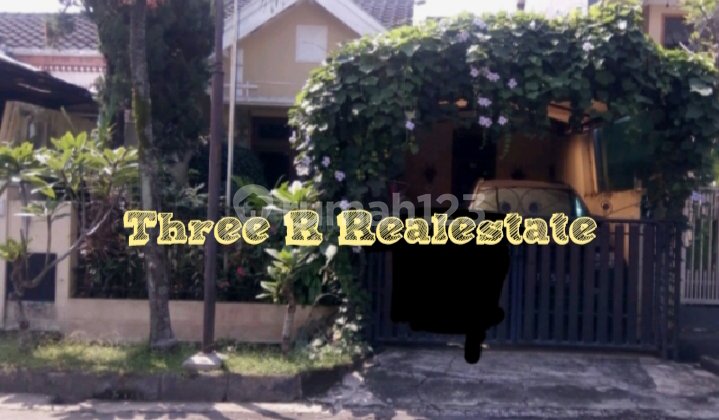 Asri House with Front and Back Gardens, Very Wide Road Access.