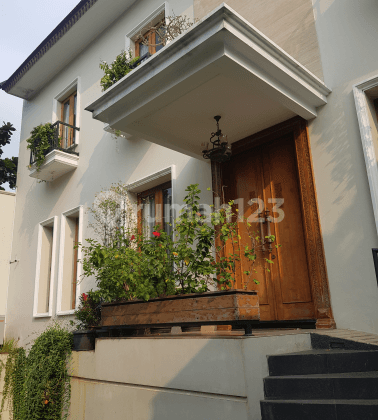 Rumah Cantik dan Mewah di Kebayoran Baru 1