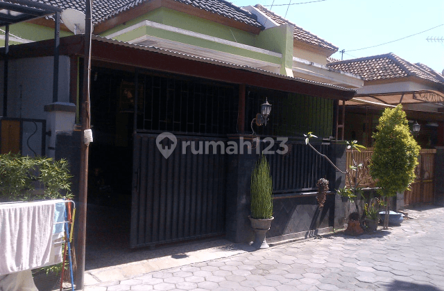 Rumah siap pakai di perumahan gentan 1