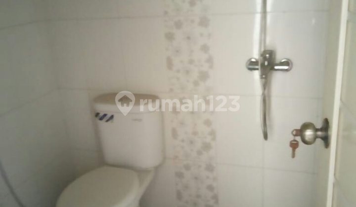 Di jual rumah beji 2 lantai dekat stasiun ,sekolah KRL dan pintu toll 2