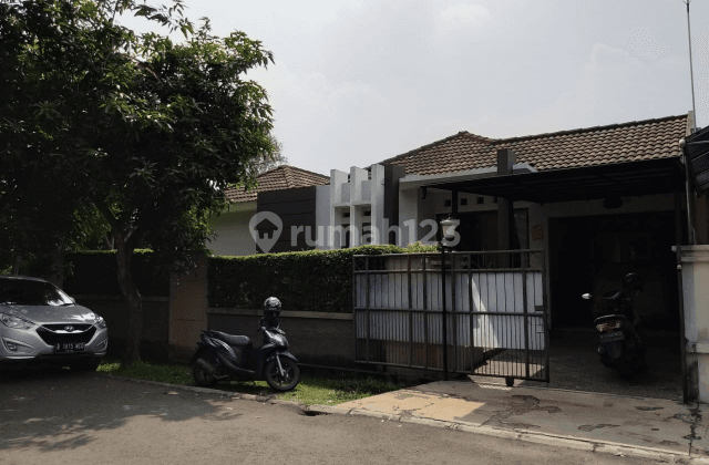 Rumah Hoek di Kencana Loka 1