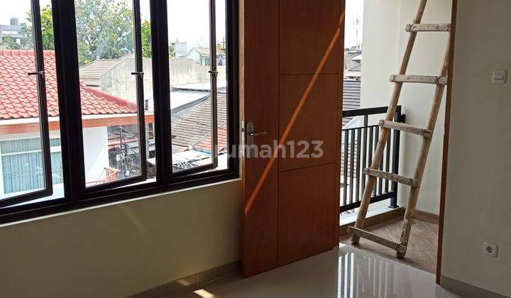 RUMAH BARU MINIMALIS 3 LANTAI 2