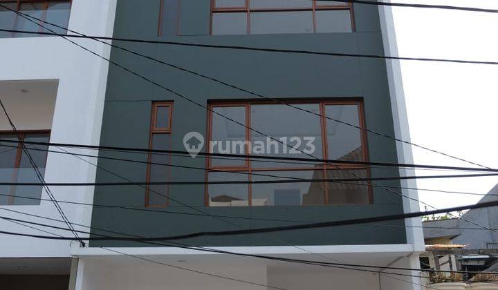 Rumah 3 lantai di Kelapa Cengkir Timur 4 BR luas (6x18) 108 m2 UF Kelapa Gading Jakarta Utara 1