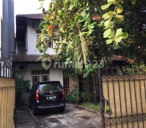 Below Market Price Old House on Lauser Street Kebayoran Baru