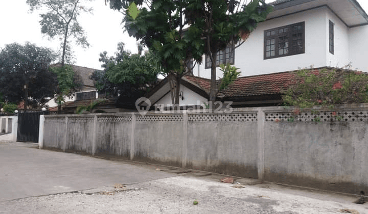 Rumah lama layak huni kemang 1