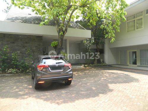 Stand Alone House Feel Like Living In A Resort Located In Kemang Area 1