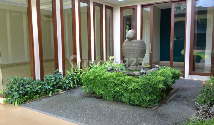 Rumah 2 Lantai dengan Pool design Modern Tropical di Cilandak Cipete 2