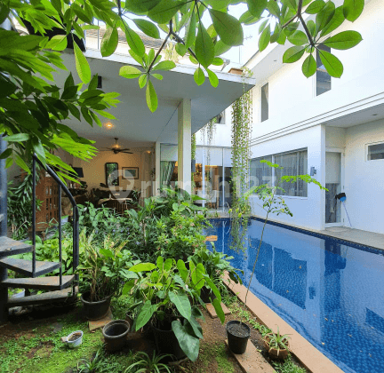 Rumah mewah.private pool siap huni di kemang 1