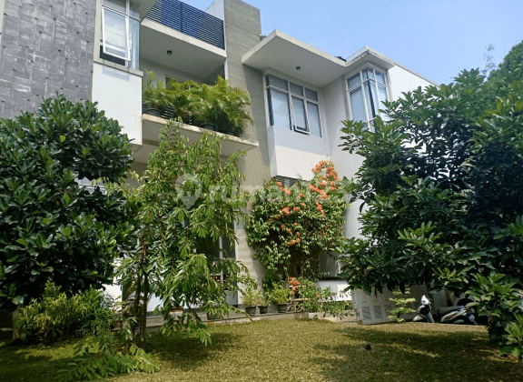 Rumah mewah elegan banyak pohon buah di taman telaga golf 1