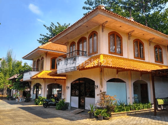 RUMAH VILLA BAGUS TANAH LUAS DI JALAN POROS DEKAT MUSEUM ANGKUT KOTA BATU 1