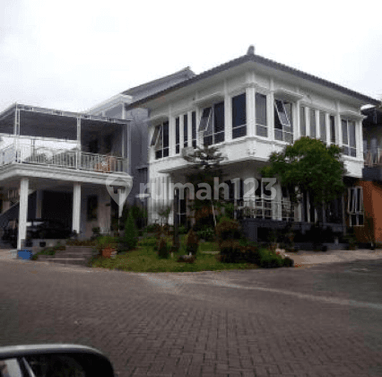 Rumah Mewah 2 Lantai di Manyaran 1