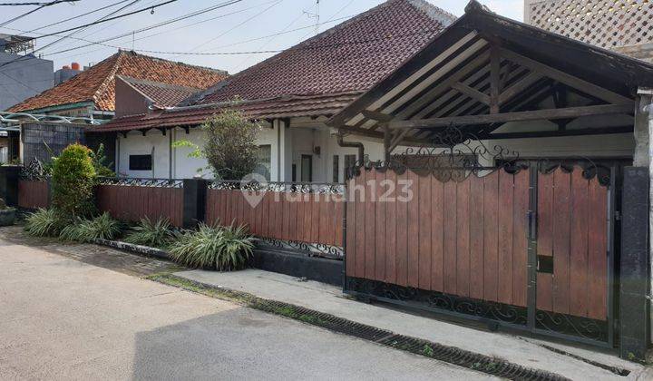 Rumah Cantik dan Asri (Fully Furnished) di Area Jatinegara Jakarta Timur yang sangat Strategis 1