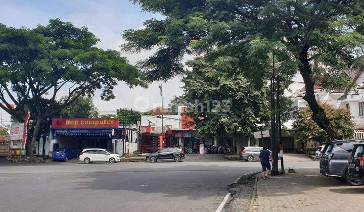 Rumah di Jalan Raya Ijen Malang Jawa Timur 1