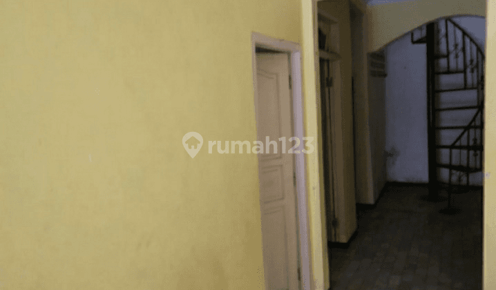 Rumah dekat stasiun Jakarta Timur 2