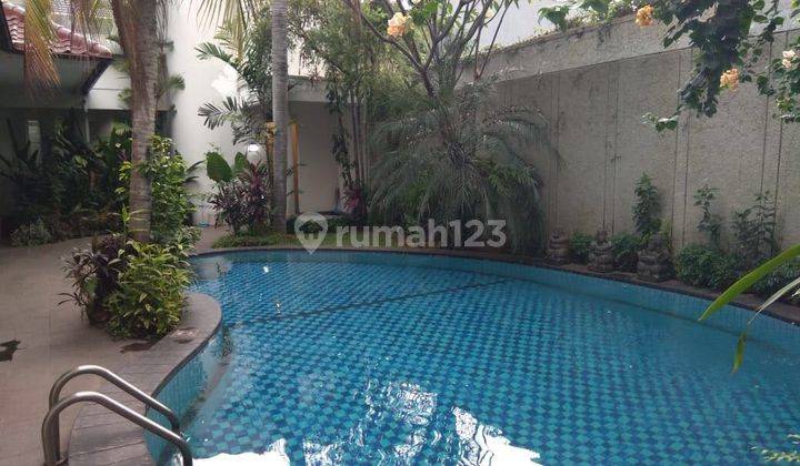 Rumah Mewah dengan kolam renang di Kemang Dalam 2