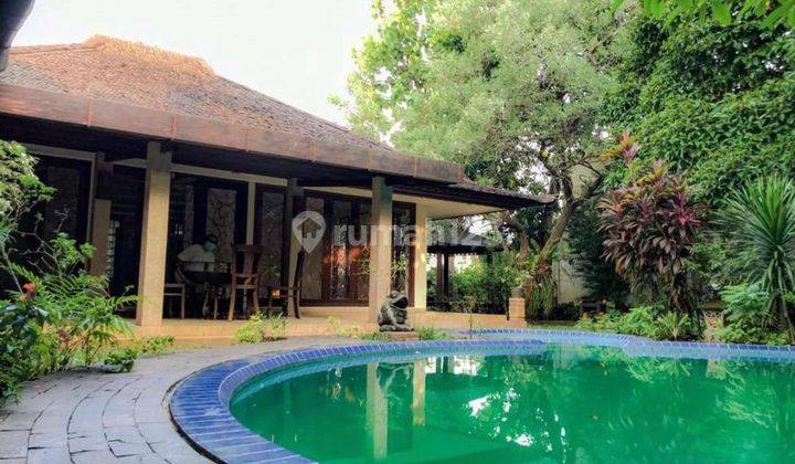 Rumah dalam komplek bergaya Classic di Cipete 1