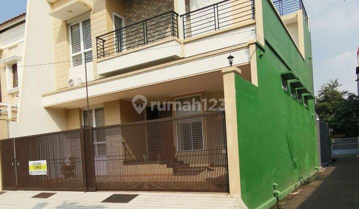 Rumah Baru 3 lantai di Taman Meruya Ilir 2