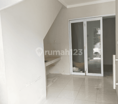 Rumah cantik 2 lantai di Graha Raya Bintaro 2