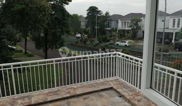 Rumah di BSD City, 6 kamar, timur laut, lokasi dekat Taman Kota 2