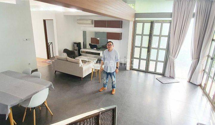 modern townhouse terletak di cilandak 2