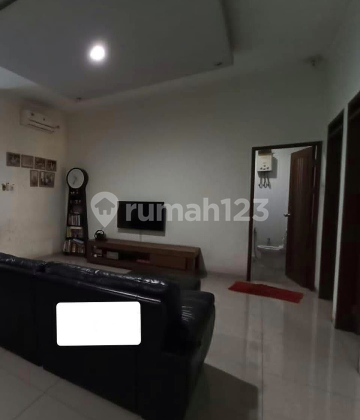 Rumah di Taman Holis Indah 2