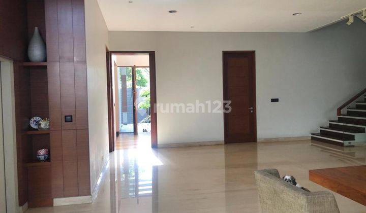 Rumah Lux 3 Lantai di Batununggal Molek 2