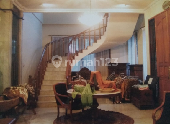 Rumah Huk 2 Lantai , Kebayoran Baru , SHM , Jakarta Selatan