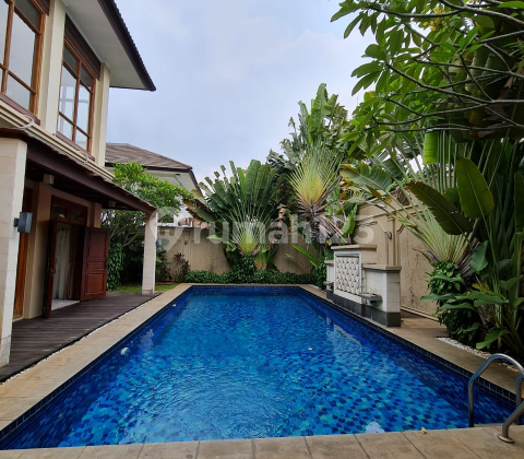 Rumah ada Kolam Renang di Kemang Jakarta Selatan