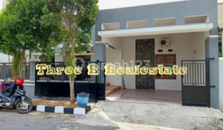 Rumah luas cluster one gate, banyak kamar cocok untuk rumah kost akses jalan lebar